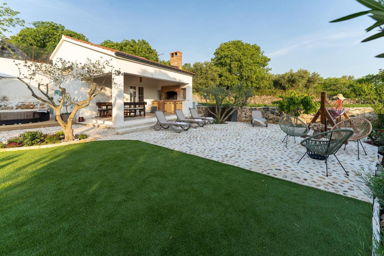 Holiday Home - Villa Thorak Anić Exterior foto